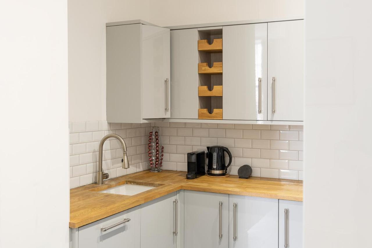 Georgian 2 Bed Apartment With 3 Bathrooms And Parking Екстериор снимка