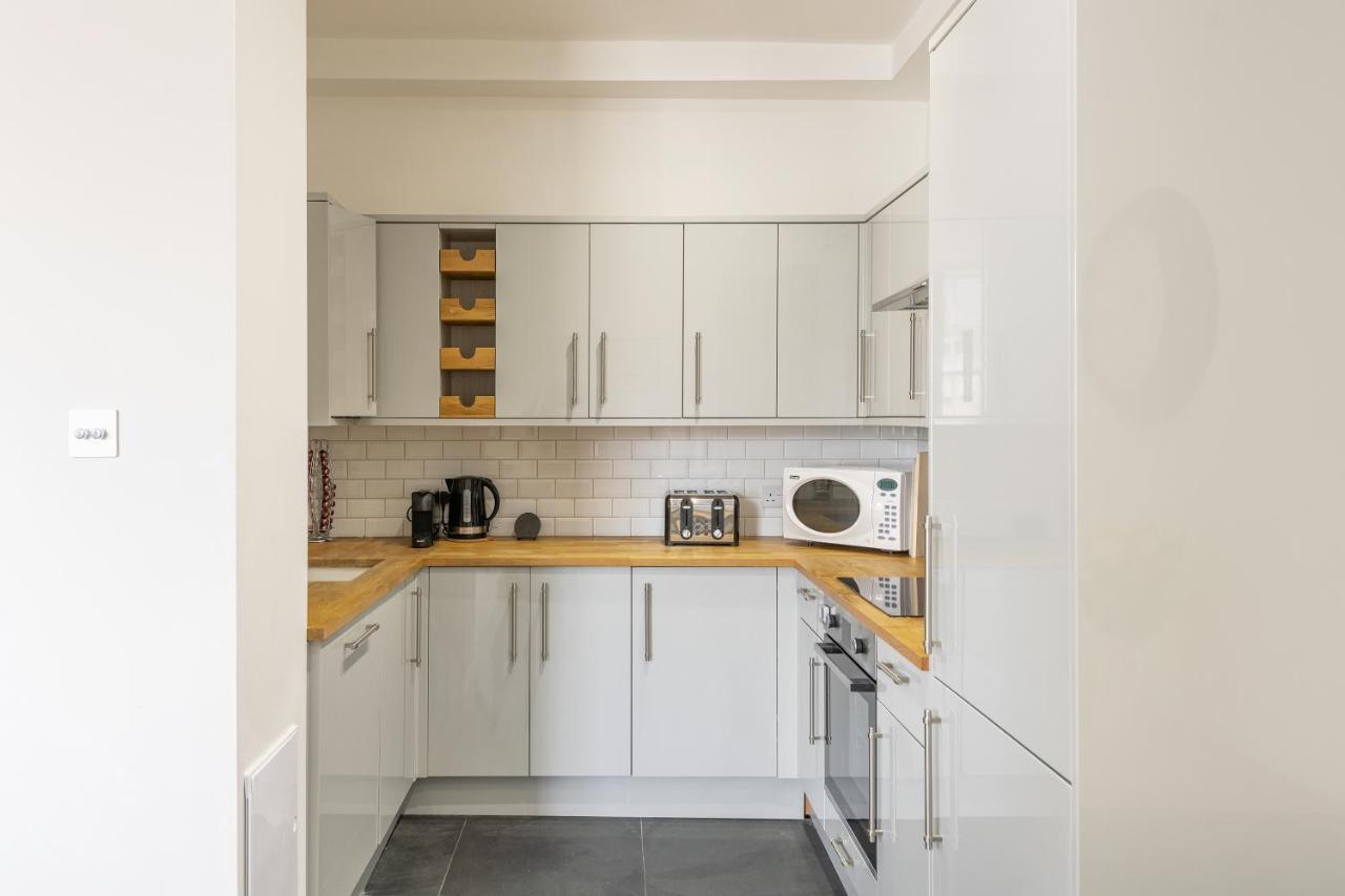 Georgian 2 Bed Apartment With 3 Bathrooms And Parking Екстериор снимка