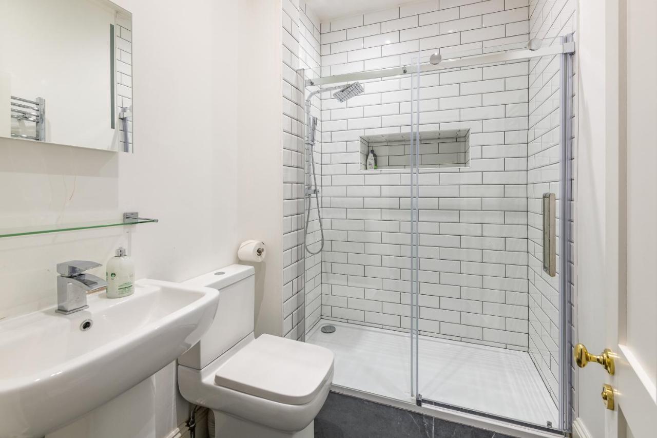 Georgian 2 Bed Apartment With 3 Bathrooms And Parking Екстериор снимка